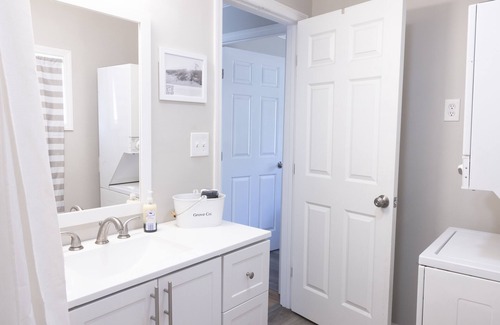 Crescent Beach Casa | The Gail on Havens Pet Friendly & Walk to Beach