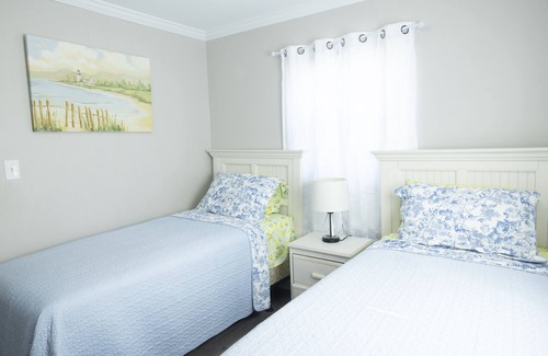 Crescent Beach Casa | The Gail on Havens Pet Friendly & Walk to Beach