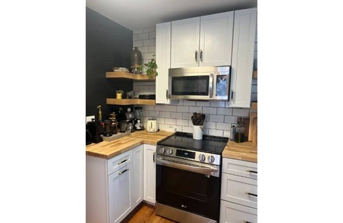 Southern Pines Cabaña | The Gallery - 2 bd Boutique Southern Pines Cottage