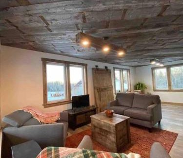 Stoney Creek Casa | The Galloway House