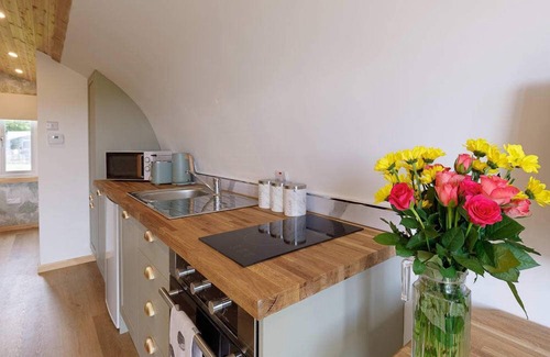 Newton Stewart Cabina | The Galloway Steading-The Hedgehogs Hideout Family cabin with Hot Tub