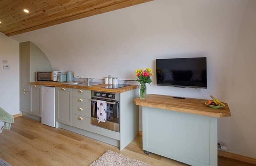 Newton Stewart Cabina | The Galloway Steading-The Hedgehogs Hideout Family cabin with Hot Tub