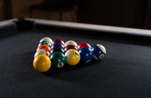 Edgehill Casa | The Gambler - Pool Table Plus Rooftop with Firepit