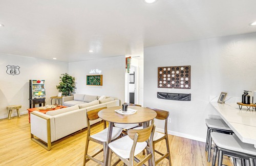 Southeast Boise Condominio | ‘The Game Night Condo’ w/ Patio in Boise!