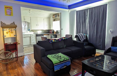 Springfield Casa | THE GAMER’S OASIS! Bring friends and family together for retro/modern gaming!