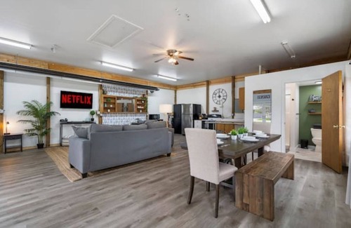 Pigeon Casa | The Garage - Renovated - Caseville Beach - Golf - Kayak - Hike