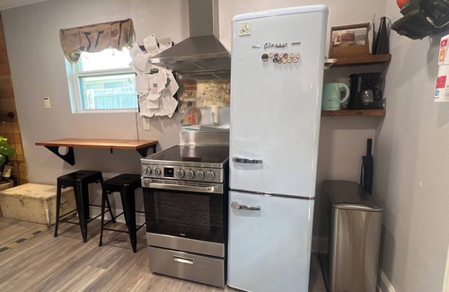 Plano Apartamento | The Garage Suite – Eclectic Chic Studio in the Heart of Plano
