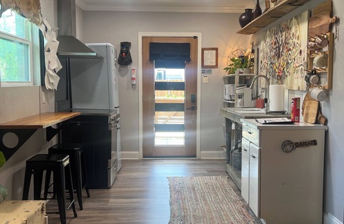 Plano Apartamento | The Garage Suite – Eclectic Chic Studio in the Heart of Plano