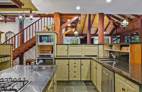 Byron Bay Cabina | The Garden Burees