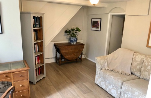 Inchbrook Casa | THE GARDEN COTTAGE, pet friendly, with open fire in Nailsworth