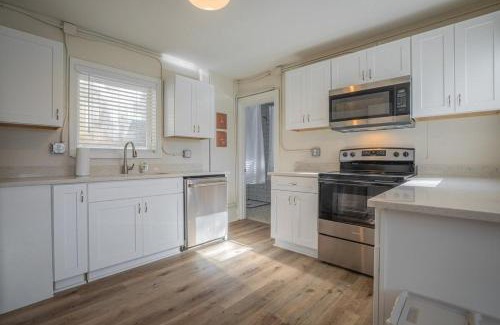 Athens Casa | The Garden House - 2.0 miles to Sanford Stadium