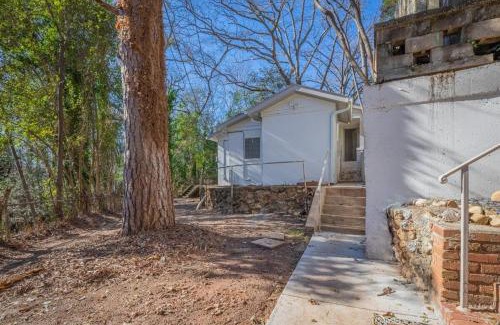 Athens Casa | The Garden House - 2.0 miles to Sanford Stadium