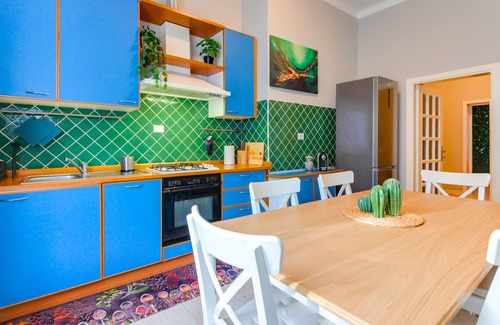 Reggio nell'Emilia Apartamento | ⭐️⭐️⭐️⭐️⭐️ THE GARDEN - Old Town - Free Parking + Wi-Fi