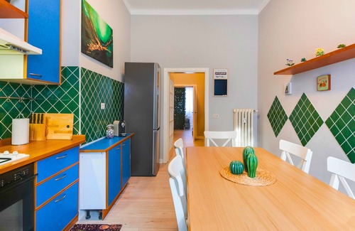 Reggio nell'Emilia Apartamento | ⭐️⭐️⭐️⭐️⭐️ THE GARDEN - Old Town - Free Parking + Wi-Fi
