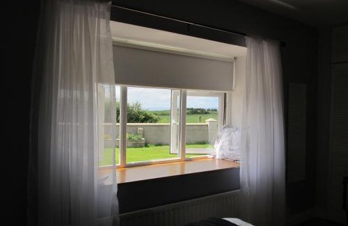 Coleraine Cama Y Desayuno | The Garden Room, Private Entrance Ensuite