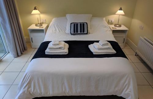 Coleraine Cama Y Desayuno | The Garden Room, Private Entrance Ensuite