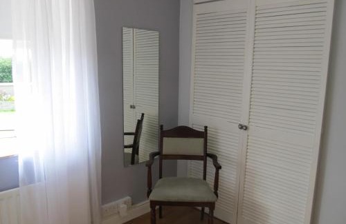 Coleraine Cama Y Desayuno | The Garden Room, Private Entrance Ensuite