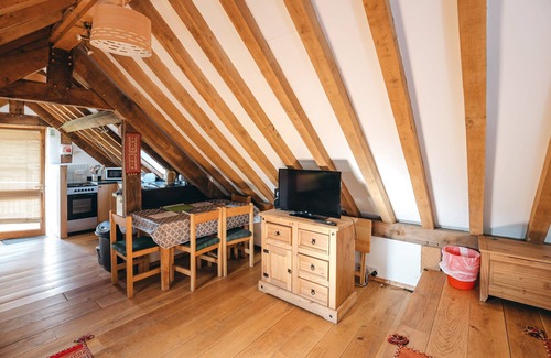 Eaton Mascott Cabaña | THE GARDEN ROOM ,RYTON GRANGE - sleeps 2 guests in 1 bedroom