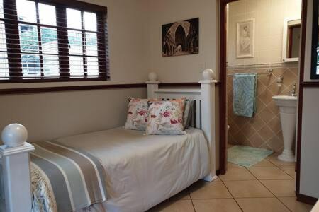 Buffelspoort Casa | The Garden Room