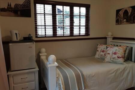 Buffelspoort Casa | The Garden Room