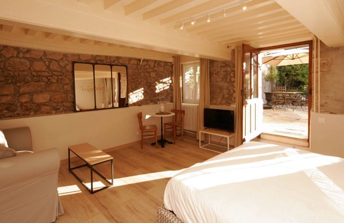 Saulieu Apartamento | La suite del jardín. Lujo, confort, calma y encanto.