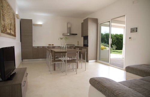 Ugento Villa | El frente villa de la piscina terranostra jardín en mini residencia en Salento