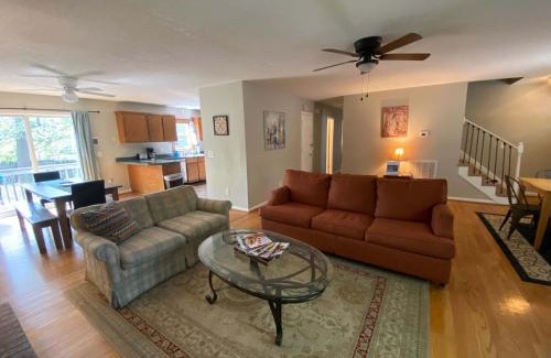 Woodfield Casa | The Garnet Goliath Columbias Biggest BnB Yard