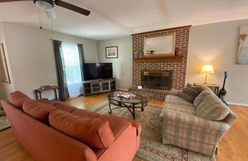 Woodfield Casa | The Garnet Goliath Columbias Biggest BnB Yard