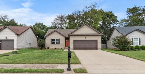Clarksville Casa | The Gate 4 Getaway!