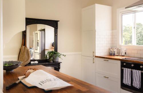 North Tamborine Casa | The Gatekeeper's Cottage