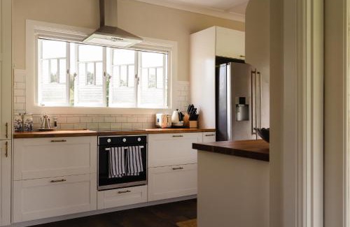 North Tamborine Casa | The Gatekeeper's Cottage