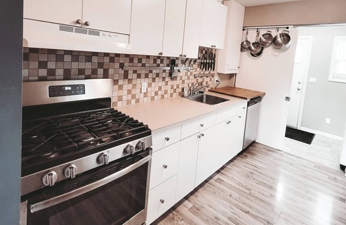 Montgomery Apartamento | The Gateway - Central House Family Yard Firepit