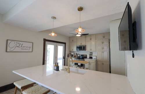 Lexington Casa | The Gathering Grange- 6 Bedrooms, Sleeps 12