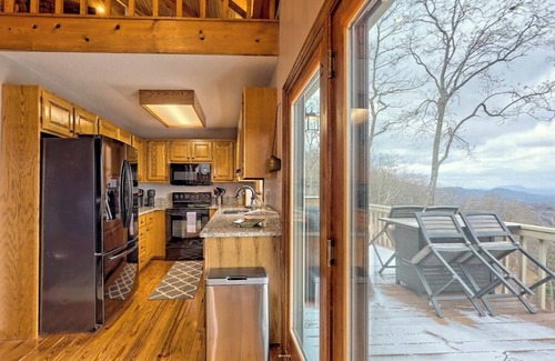 Hiawassee Cabina | The Gathering Place - by Chatuge Home Concierge Mountain View, View of Lake Chatuge