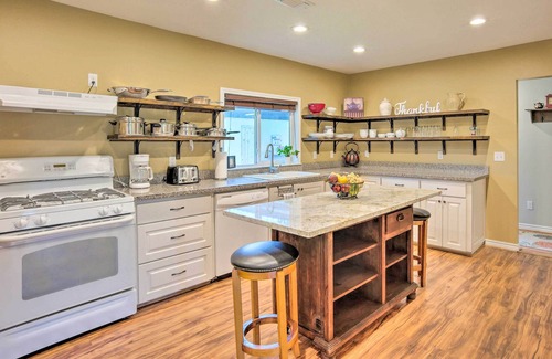 Brenham Casa | 'The Gathering Place' Brenham Home on 6 Acres