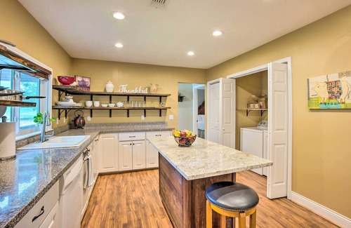 Brenham Casa | 'The Gathering Place' Brenham Home on 6 Acres