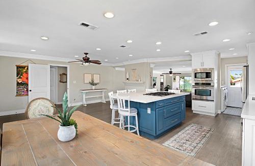 Loma Portal Casa | The Gathering Place - Guest Favorite with Huge Yard