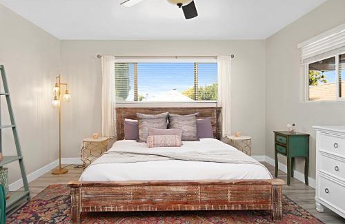 Loma Portal Casa | The Gathering Place - Guest Favorite with Huge Yard
