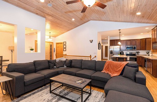 The Galena Territory Casa | The Gathering Place- Modern, Spacious, 6 Bedrooms