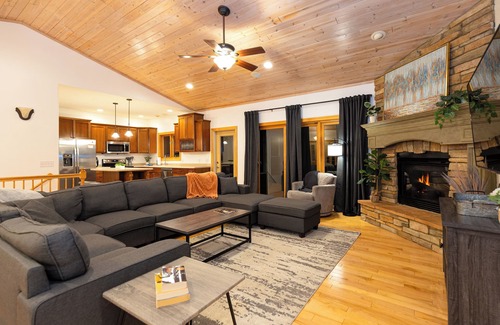 The Galena Territory Casa | The Gathering Place- Modern, Spacious, 6 Bedrooms