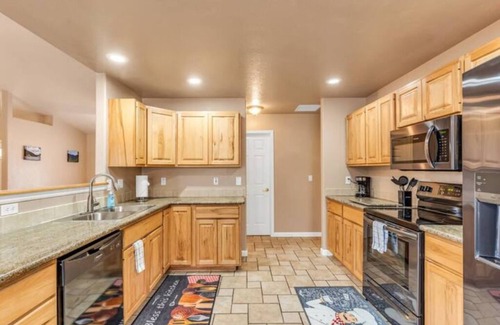 Sevierville Casa | The Gathering Place: Quiet neighborhood, 5+ Bed/3 Bath home accommodates 12.