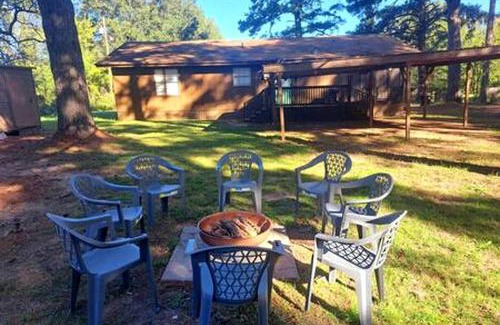 Karnack Casa | The Gator Den at Caddo Lake in Karnack, Texas