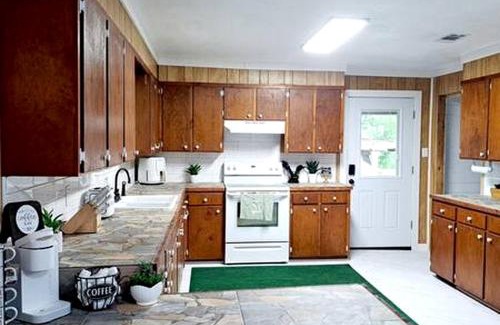 Karnack Casa | The Gator Den at Caddo Lake in Karnack, Texas