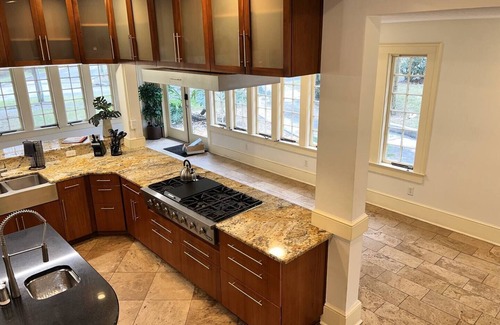 Duckpond Casa | The Gator Manor – 6 Bedrooms Walk to UF / Stadium