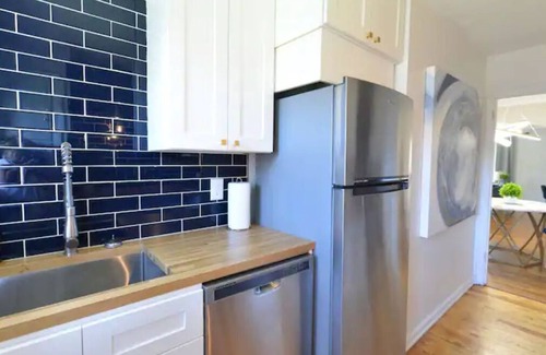 Grandview Heights Apartamento | The Gatsby Hot Tub Patio King Bed Fast WiFi Near OSU and Victorian Village