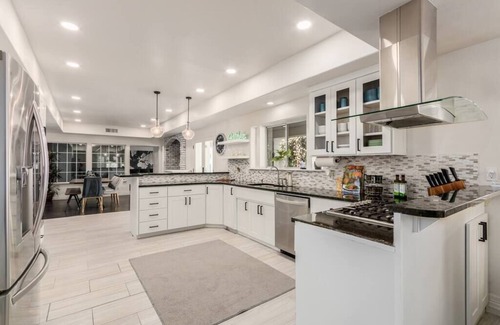 Mesa Casa | The Gatsby - Sleeps 22 in beds!