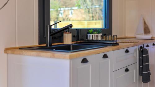 Horley Chalet De Esquí | The Gatwick Cabin With Airport Parking Available