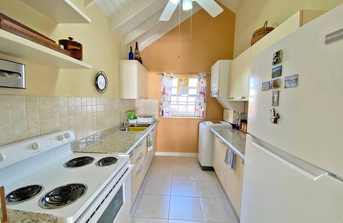 Apple Hall Casa | The Gem is Located a few Minutes Walk to the Gorgeous Bottom Bay Beach