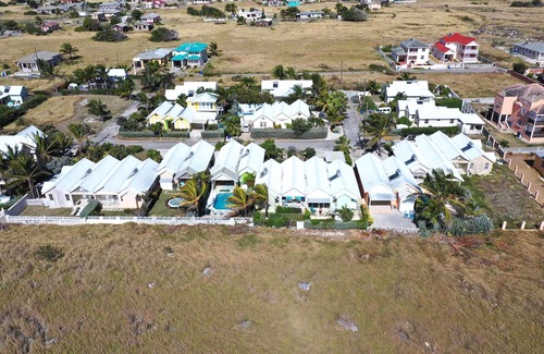 Apple Hall Casa | The Gem is Located a few Minutes Walk to the Gorgeous Bottom Bay Beach