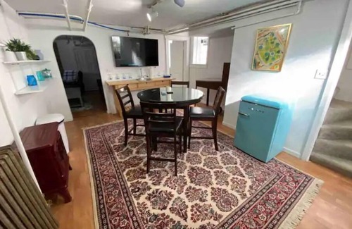 Milwaukee Casa | The Gem of Brewers Hill with hot tub and seasonal pool